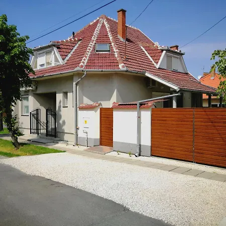 Jánk Apartman *